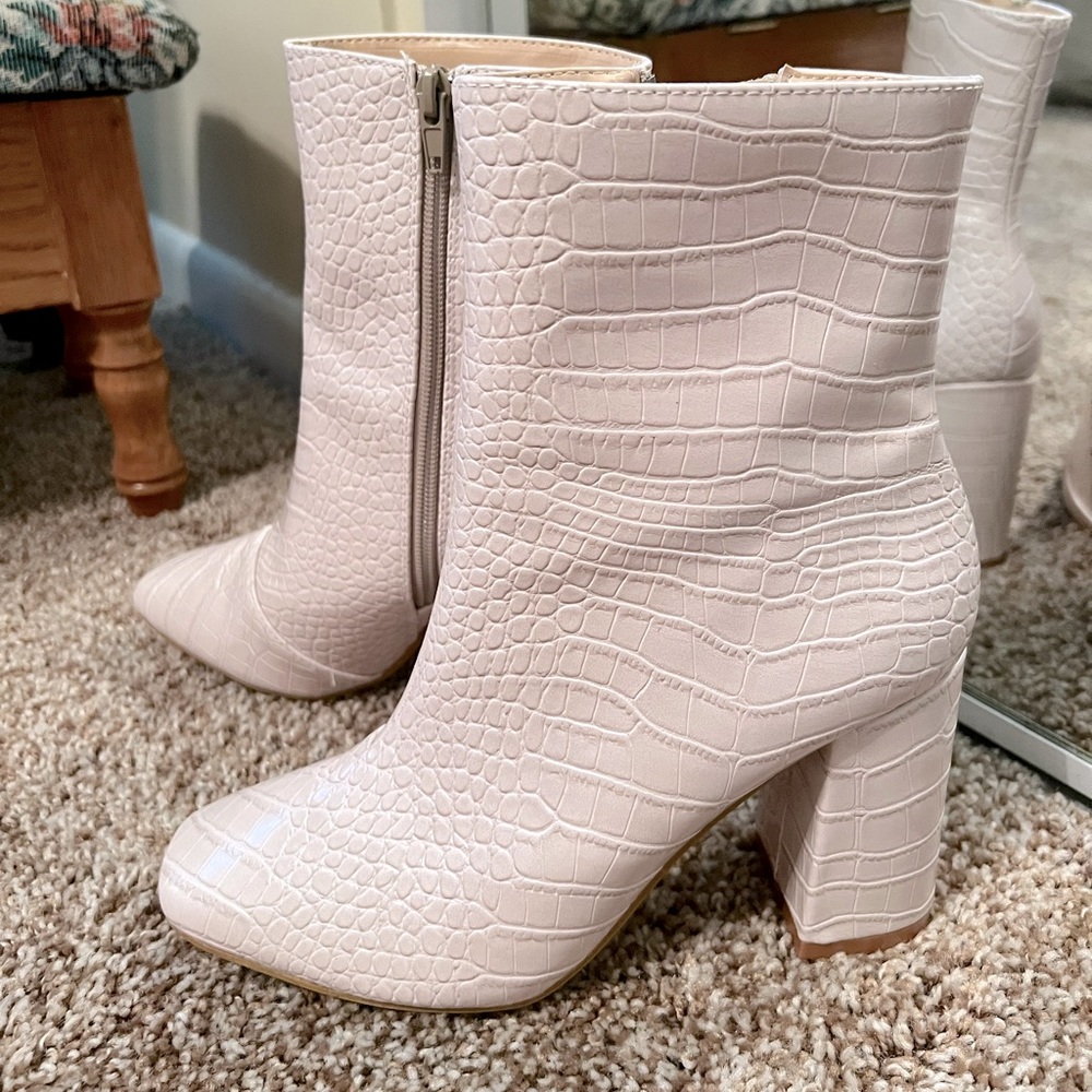 Pale Pink Heel Boots, size 7 (fits more like a 6)